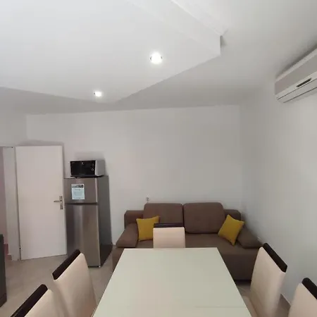 Laus Apartamento Zavalatica