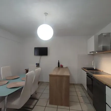 Apartamento Laus Zavalatica