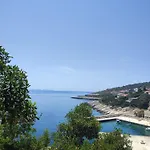 Laus Завалатица