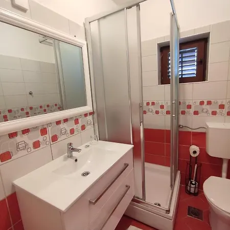 Laus Apartment *