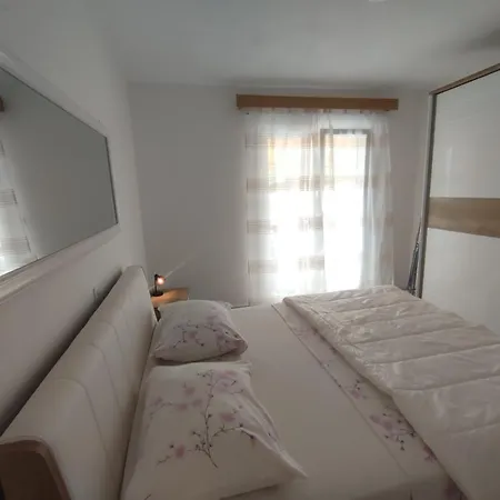 Laus Apartment