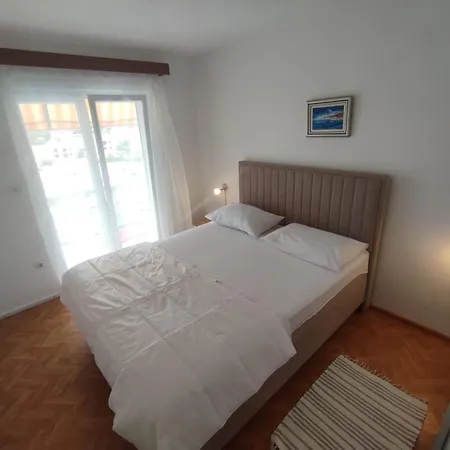 Laus Apartment