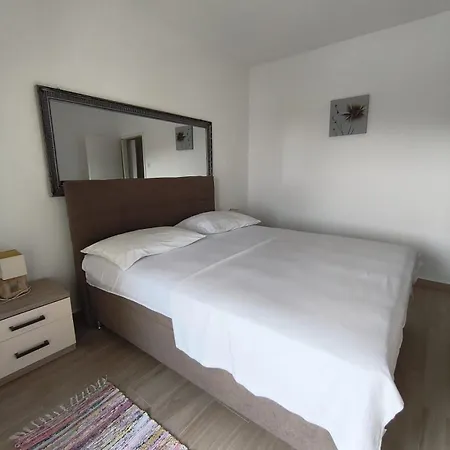 Laus Apartment